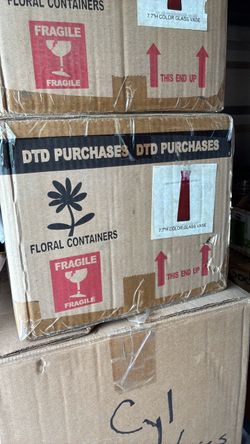 Red Glass Budvases