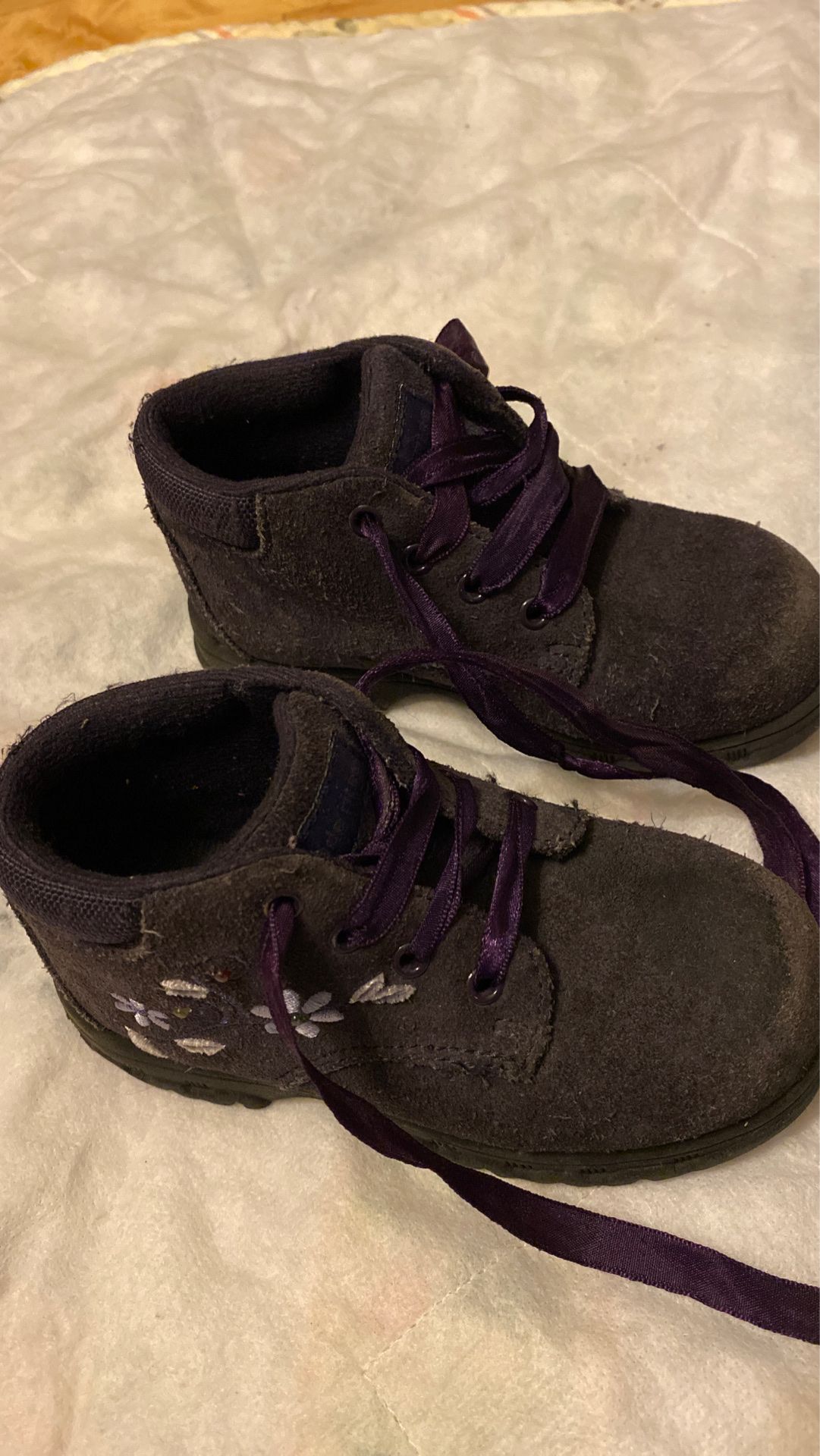 Cute little boots (9M)