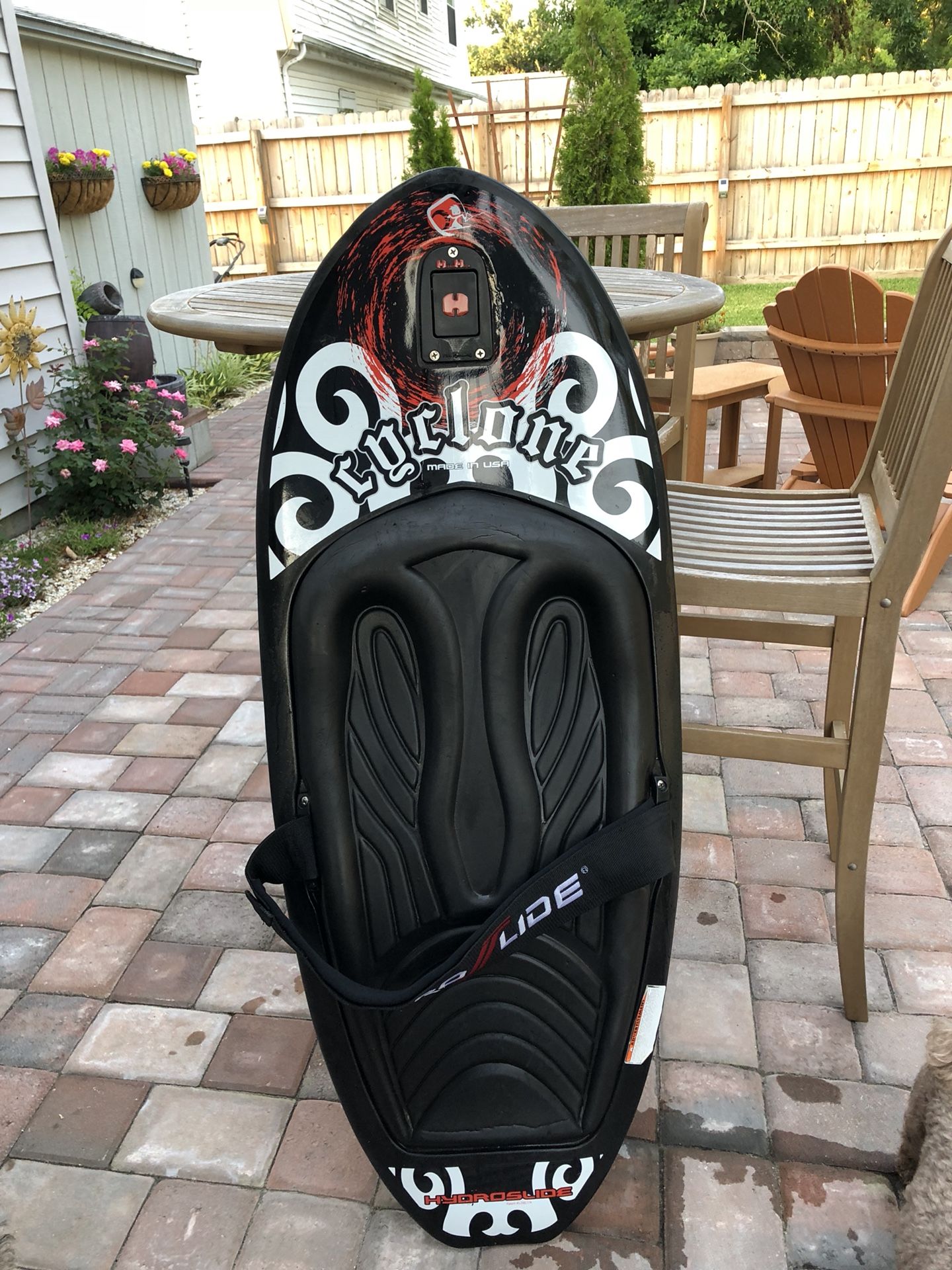Hydroslide cyclone kneeboard