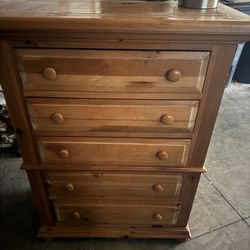 Dresser – Good Condition, Pickup Today