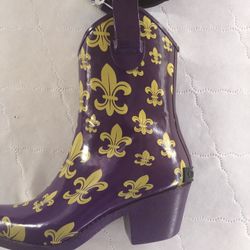 Fleur- de- lis boots Size 1-2