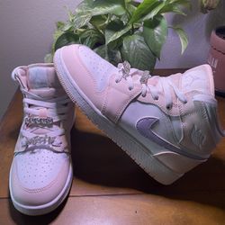 Air Jordan 1 Mid/ White And Pink/ US 6Y  