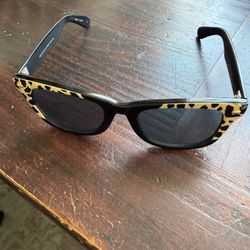 Sunglasses Betsey Johnson Animal Print BJ215 Raven/Ivory 48-21-140 Like New 
