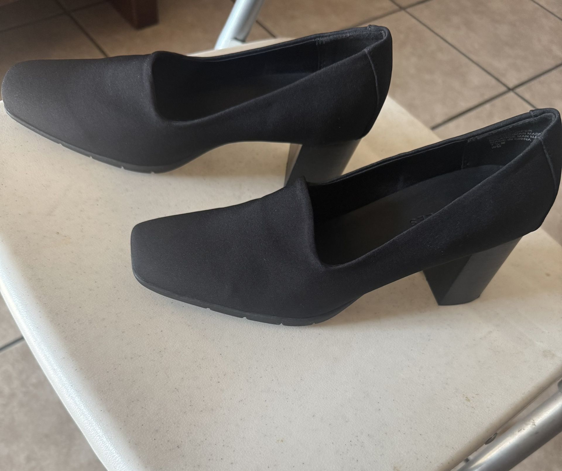 Size 7.5 Women: Aerosoles Midnight Heeled Pump Black Stretch