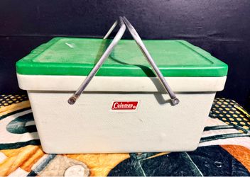 Rare Vintage 1970’s Coleman Green Cooler Ice Box Chest.