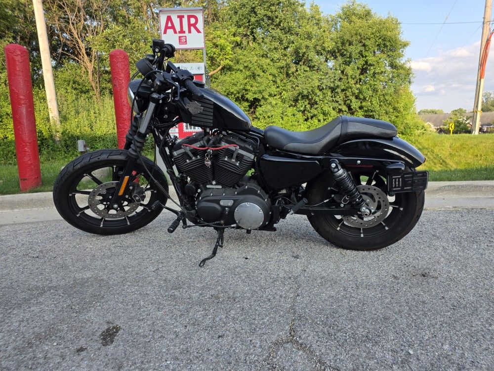 HARLEY DAVIDSON Sporster 883