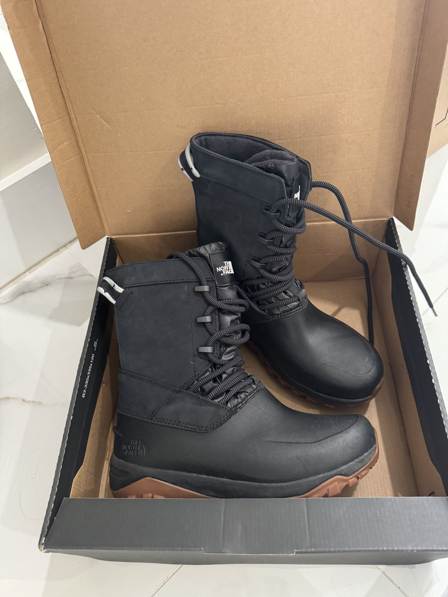 Worn once North Face Waterproof Winter Boots M7/F 8.5