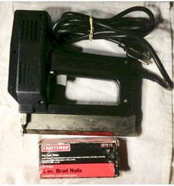 CRAFTSMAN / BRAD NAILER GUN, WITH NAILS