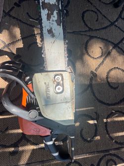 Stihl chainsaw with bars and case