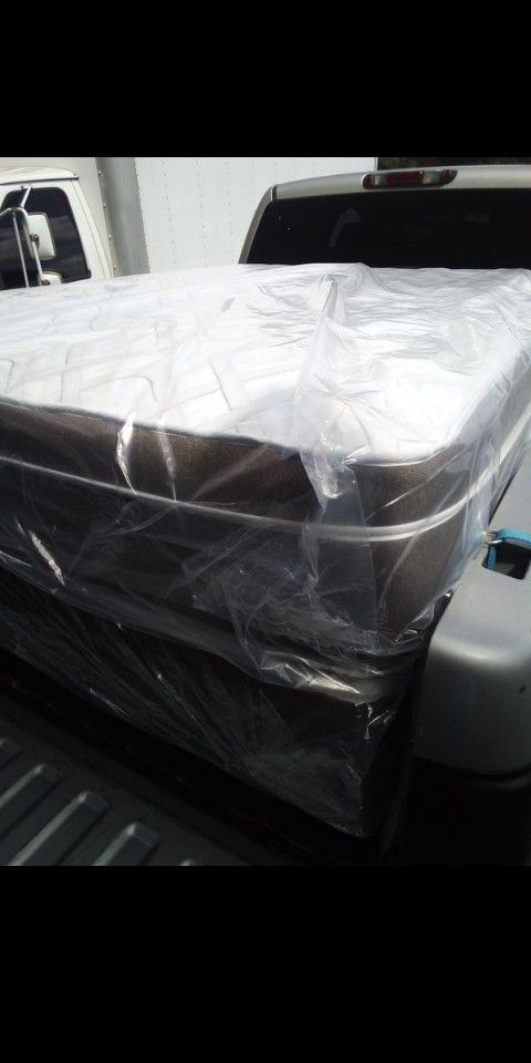 King pillow top mattress and box spring in the plastic New Free delivery in Atlanta