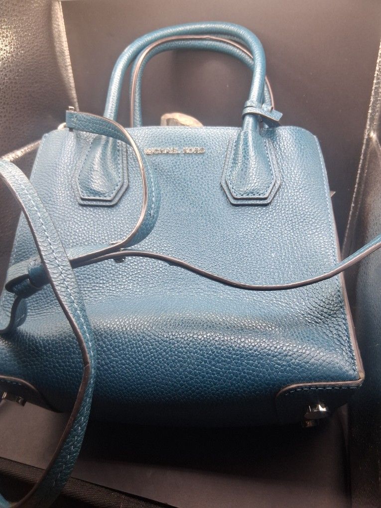 NEW MICHAEL KORS CLUTCH PURSE