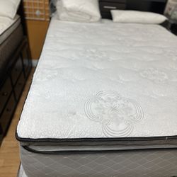 Queen Blue Gel Sweet Dreams Mattress And Boxspring New