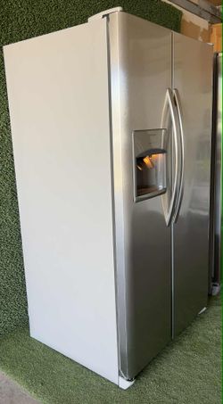 FRIGIDAIRE REFRIGERATOR