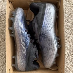Youth Cleats Size 4.5 
