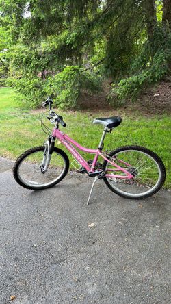 Youth Pink Diamondback Bike $75