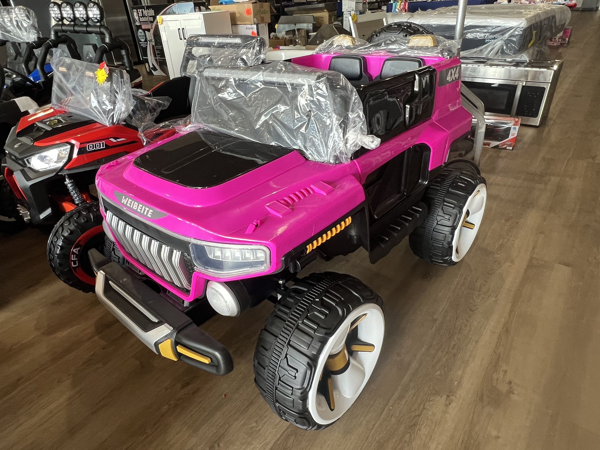 Pink 4x4 Ride On For Kids With Remote. Nuevo