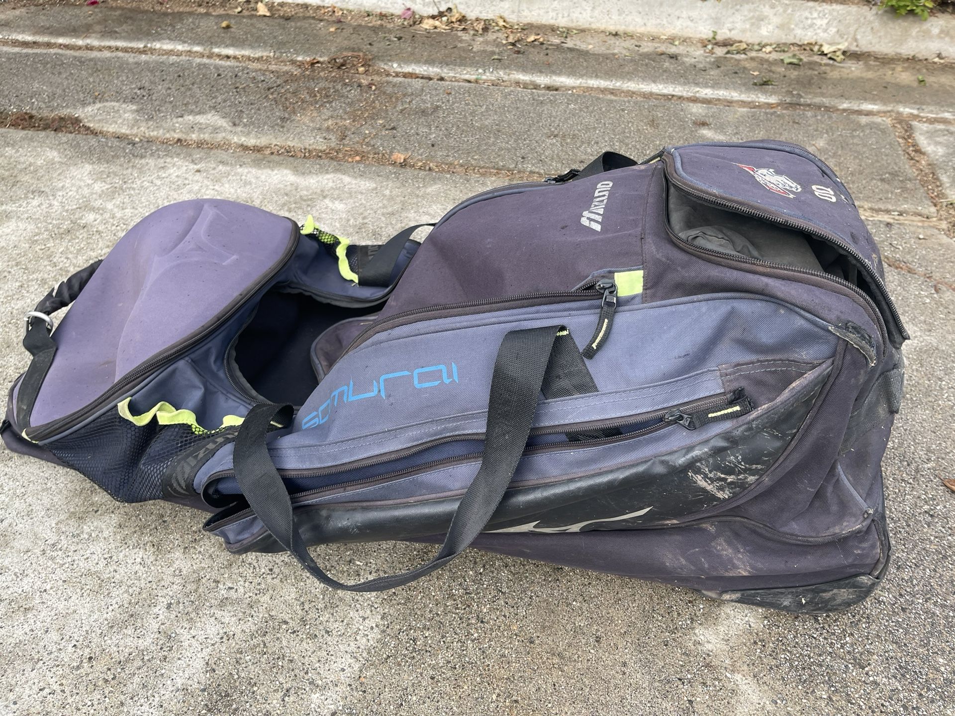 Mizuno Samurai rolling catchers bag
