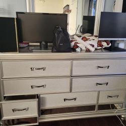 Drawer w/ Mirror