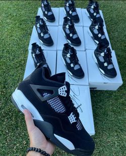 Jordan 4’s White thunder