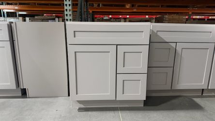 Vanity cabinet
