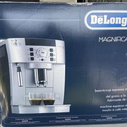 De'Longhi Magnifica XS Fully Automatic Espresso and Cappuccino Machine
