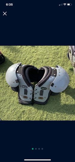 TAG BATTLE GEAR PRO 40 Youth Football Shoulder Pads Large 12-13