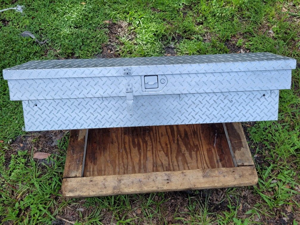 ALUMINUM TOOL BOXππ4 FOOTπ―Excellent ConditionπͺWONT LAST LONG! Obo