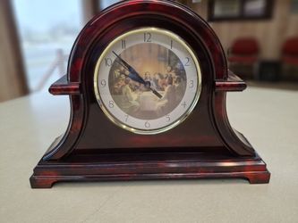 VERY Unique Looking  Hard Plastic  Mantel Clock  With  Jesus And  His DISCIPLES  WORKS GREAT  NO CHIPS OR SCRATCHES 
