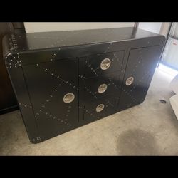 black domino chest