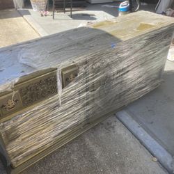 Vintage Dresser/2night Stands Headboard And Mirror That Attaches To Long Dresser 
