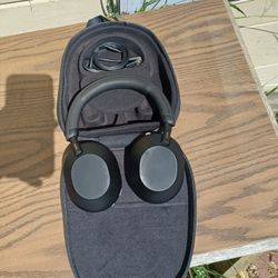 Sony Xm5 Noise Cancelling Headphones  