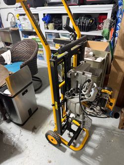 DeWalt 8-1/2” chop slide saw with stand