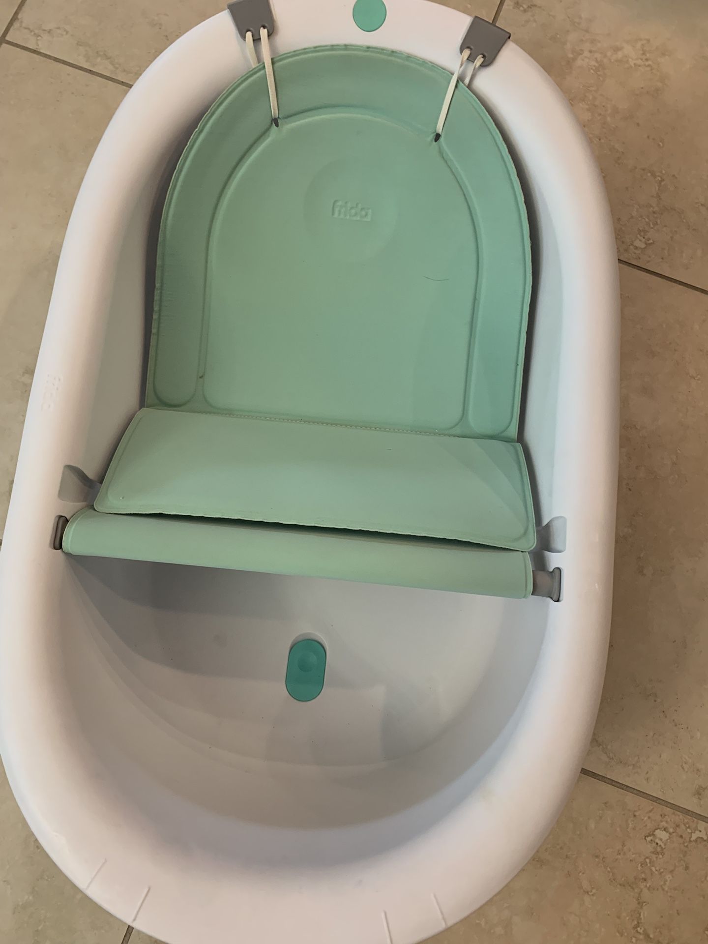 Frida baby 4-in-1 Bathtub 0-24 Months. Free Diapers