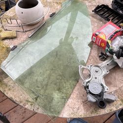 2013, Lexus 200 H Drivers Window