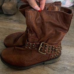 Sequenced Boots