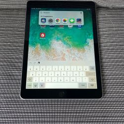 iPad 6th generation A1893 128gb Excellent Condition 