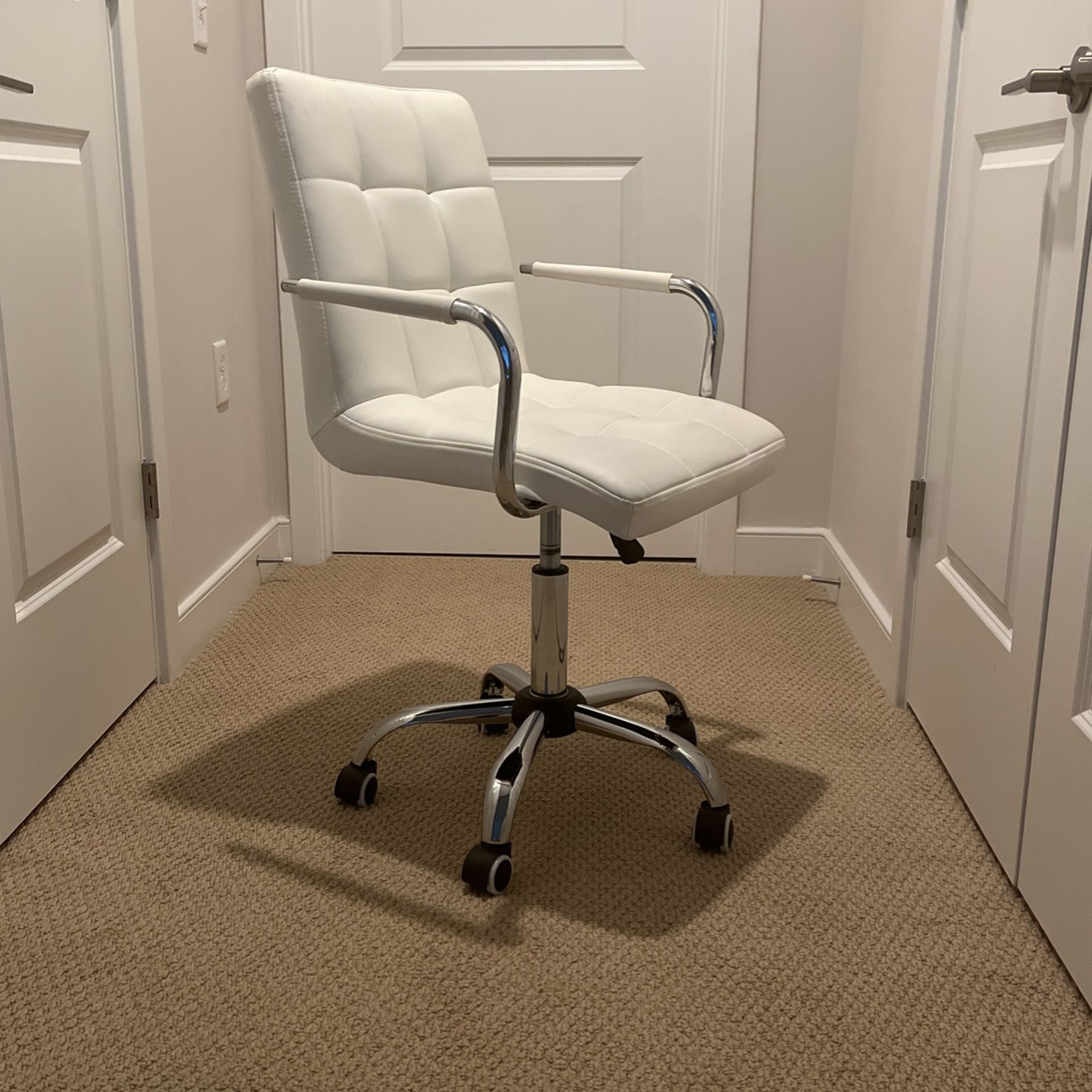 Modern White Desk Chair 