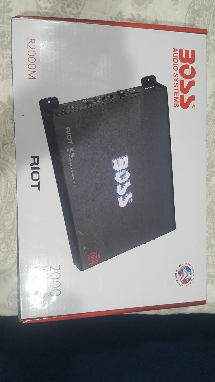 Car Amplifier - Boss Audio - Never used