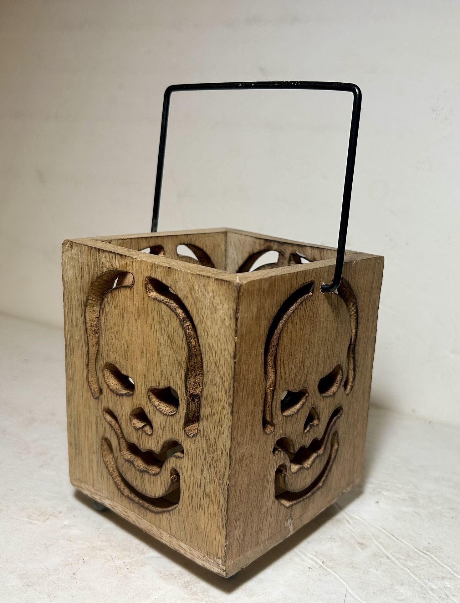 Halloween Vintage Wood Votive Candle Holder W/Skull Design & Metal Handle NWT