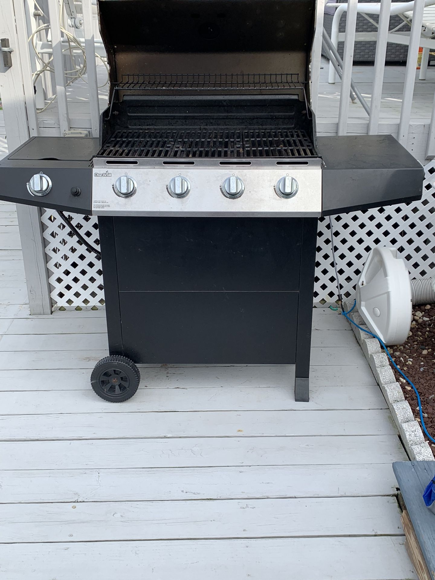 Char Broil Propane Gas Grill On Wheels
