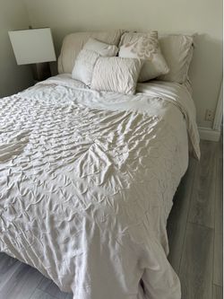 Full size bed