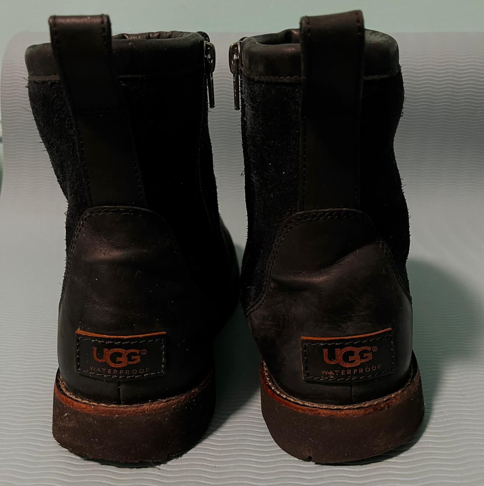 UGG men display picture 2
