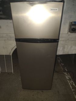 Frigidaire Top-Freezer Refrigerator Stainless Steel can deliver
