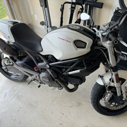 2014 Ducati Monster 696