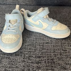 Kids nike sneakers