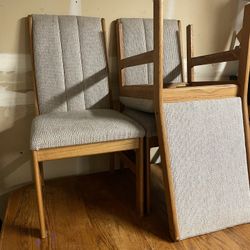 Dining Room Table w/ 4 Chairs