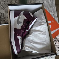 Air Jordan 1 Bordeaux