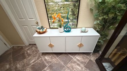 Modern White 4-Door Sideboard with Wood Handles