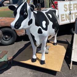 Large cow made of resin and fiberglass