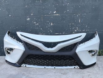 2018-2020 toyota camry SE front bumper